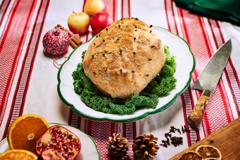 Klassisk griljerad julskinka med nejlikor