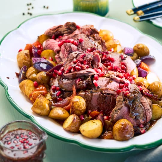 Lammstek med granatäppleglaze och ugnsrostade grönsaker