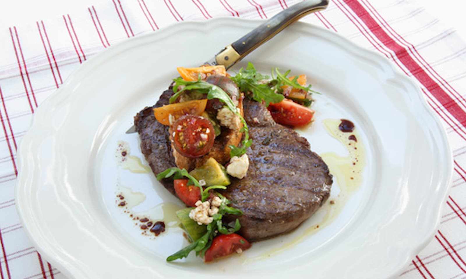 2011   Grillad entrecote med tomatsallad och feta