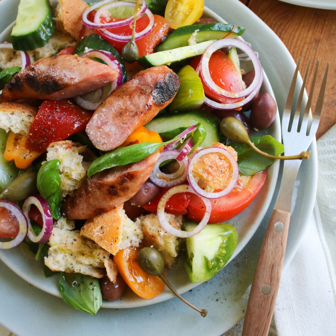 Panzanella -italiensk sallad med salsiccia