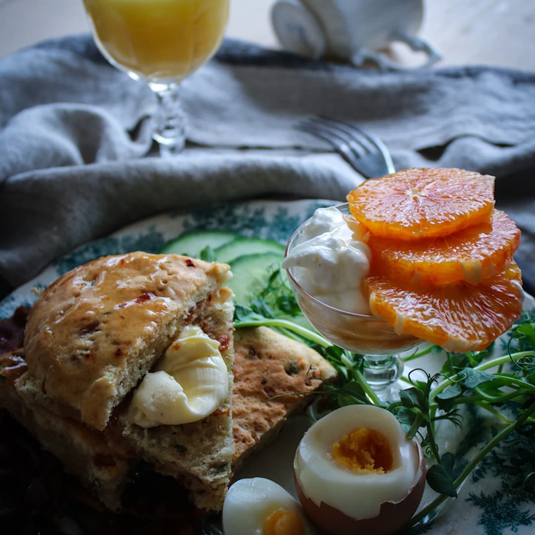 Scones med bacon