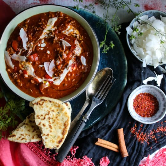 Smakrik indisk soppa med färs och linser
