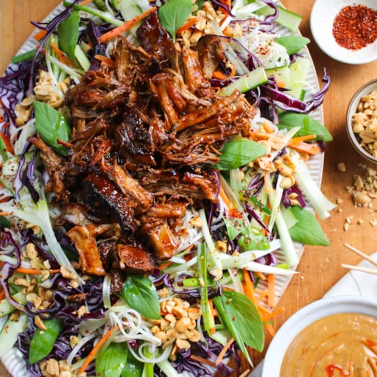 Nudelsallad thaistyle med ugnsstekt gochujangkarré