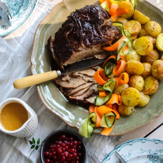 Nattstekt karré i succésås med rostad potatis