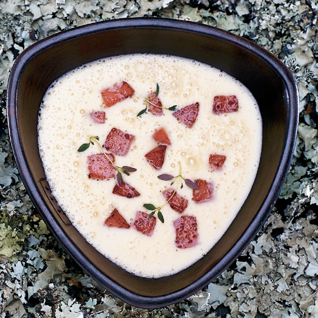 Potatis- och vitlökssoppa med chorizo