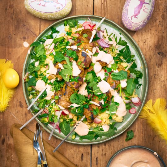 Lammspett med couscous och harissa-yoghurt