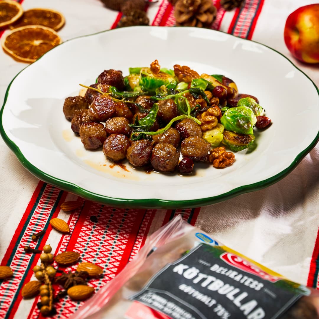 Glaserade köttbullar med brysselkål