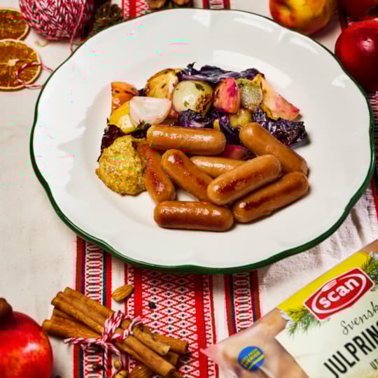 Julprinskorv i ugn med kål, rödlök & äpple