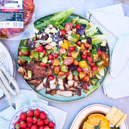 Flintastek med bakad lök och sommarsallad