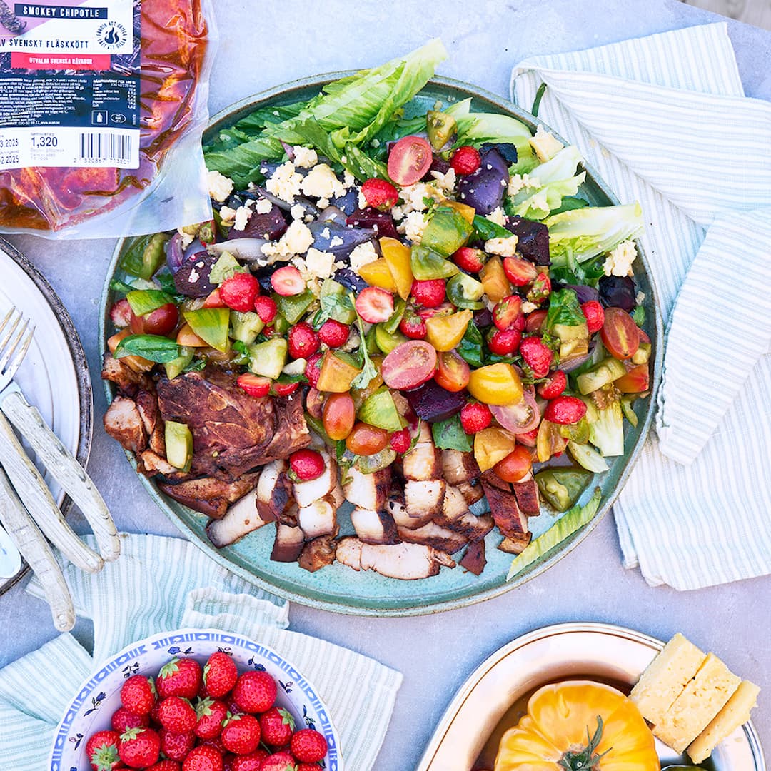 Scan flintastek med bakad lok och sommarsallad