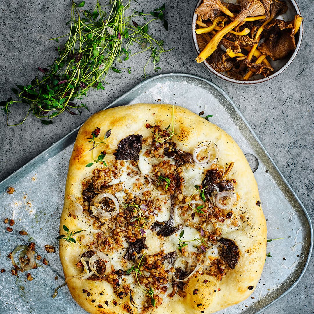 Salsiccia pizza kantareller