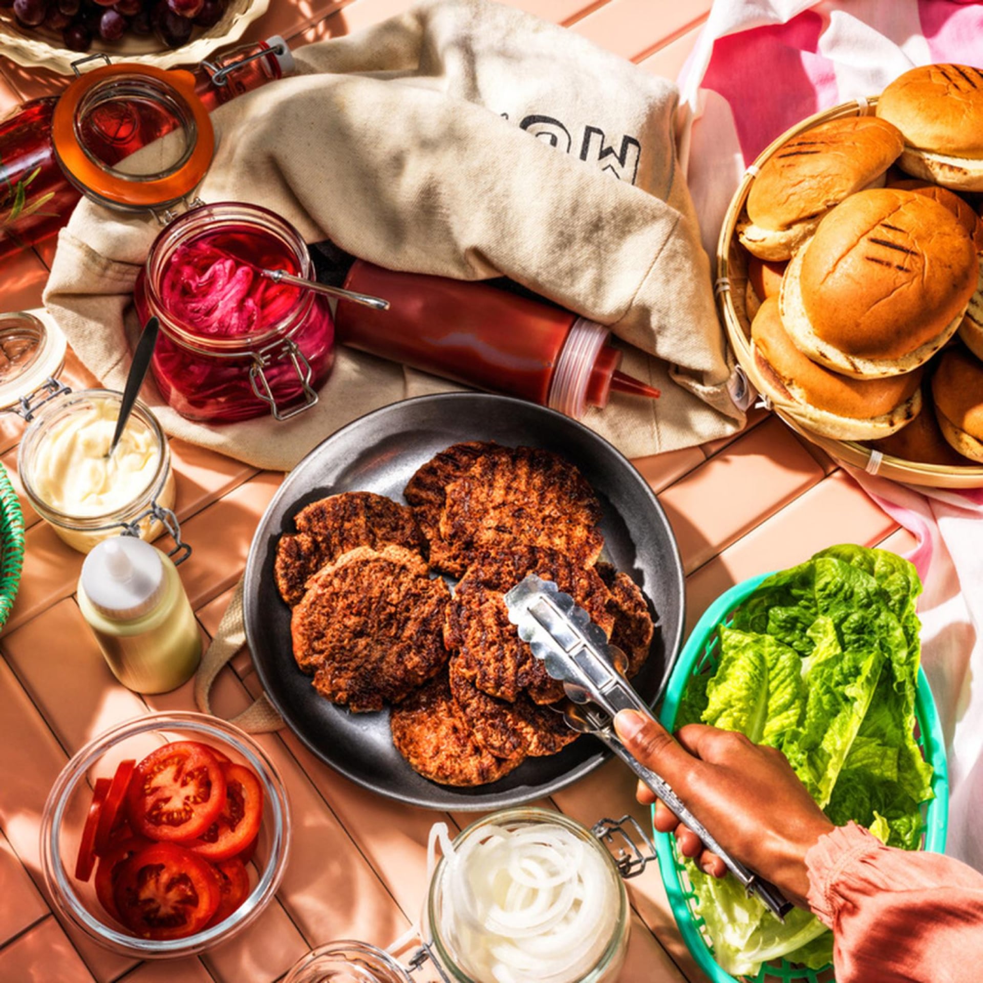 BUFFÉ MED HAMBURGARE OCH TILLBEHÖR