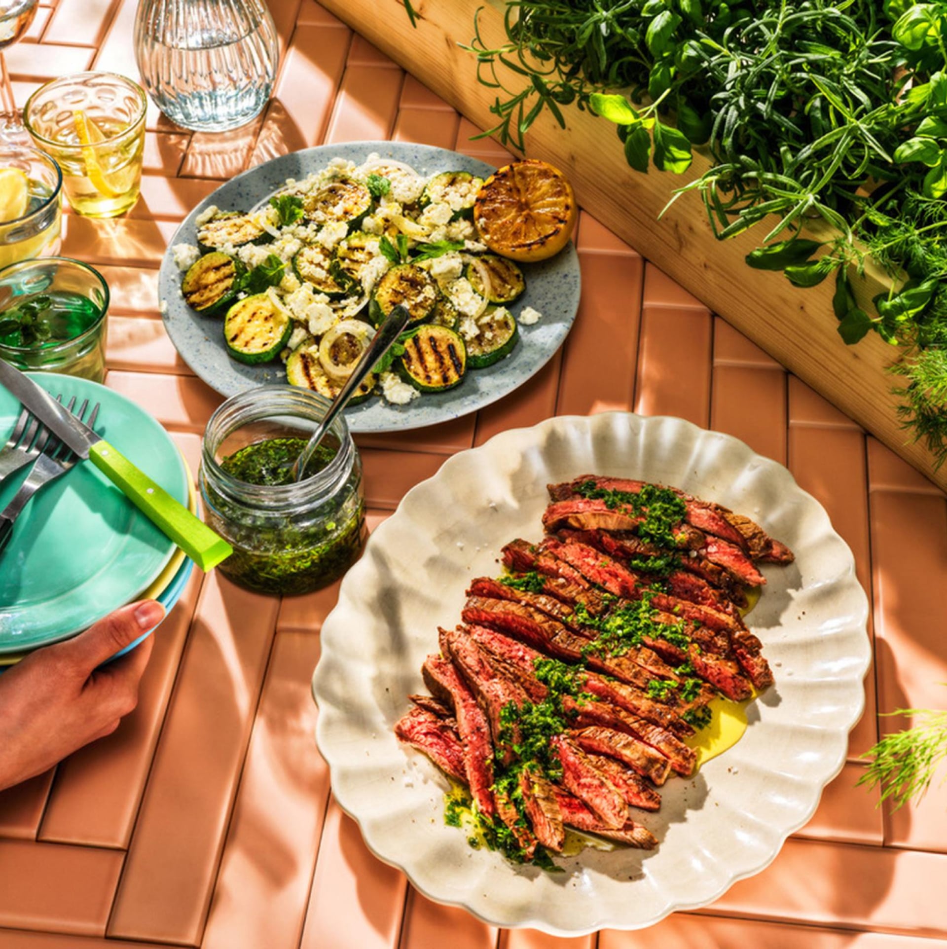 GRILLAD FLANKSTEK MED CHIMICHURRI PÅ FÄRSKA KRYDDOR