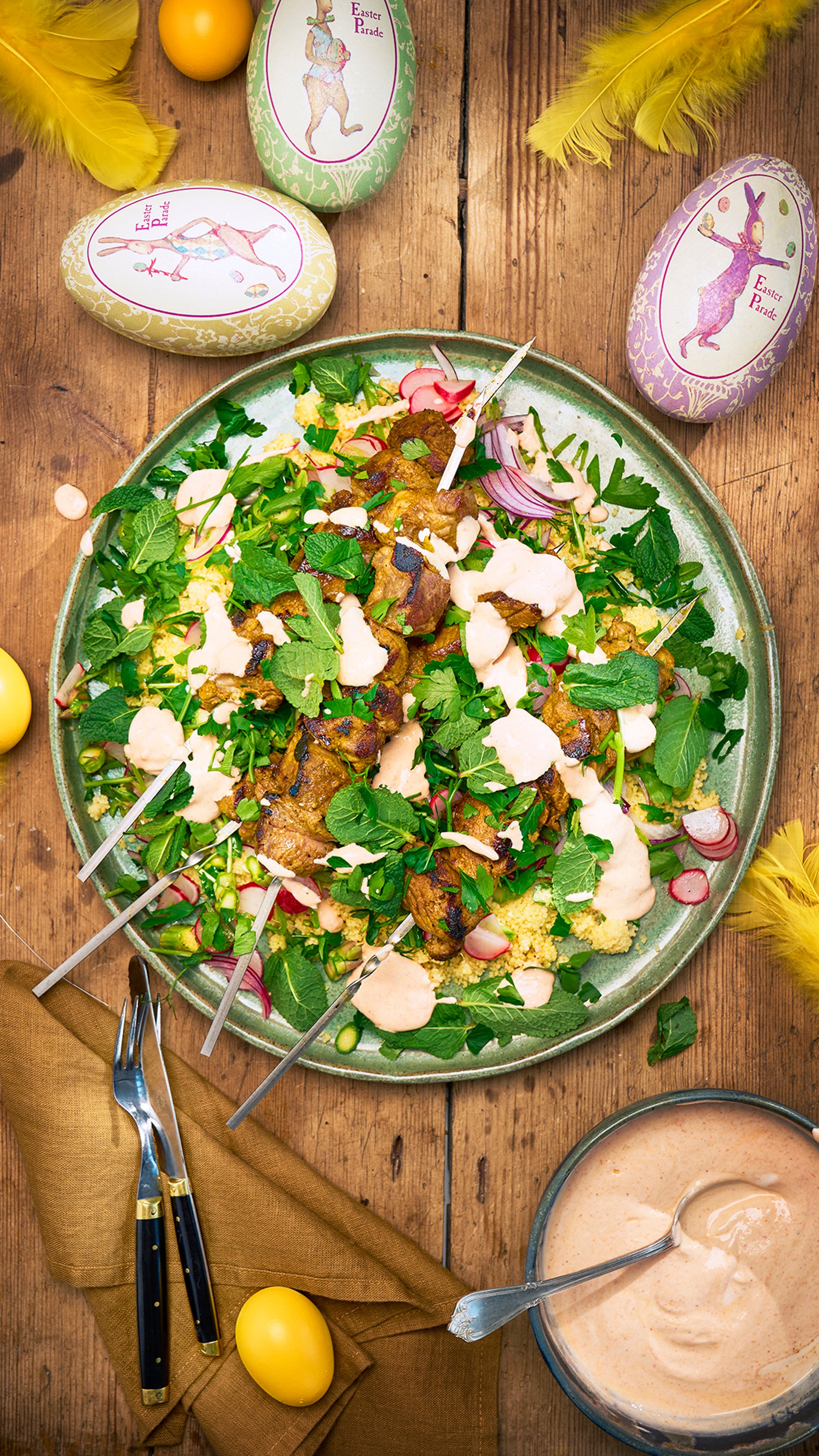 Lammspett med couscous och harissa-yoghurt