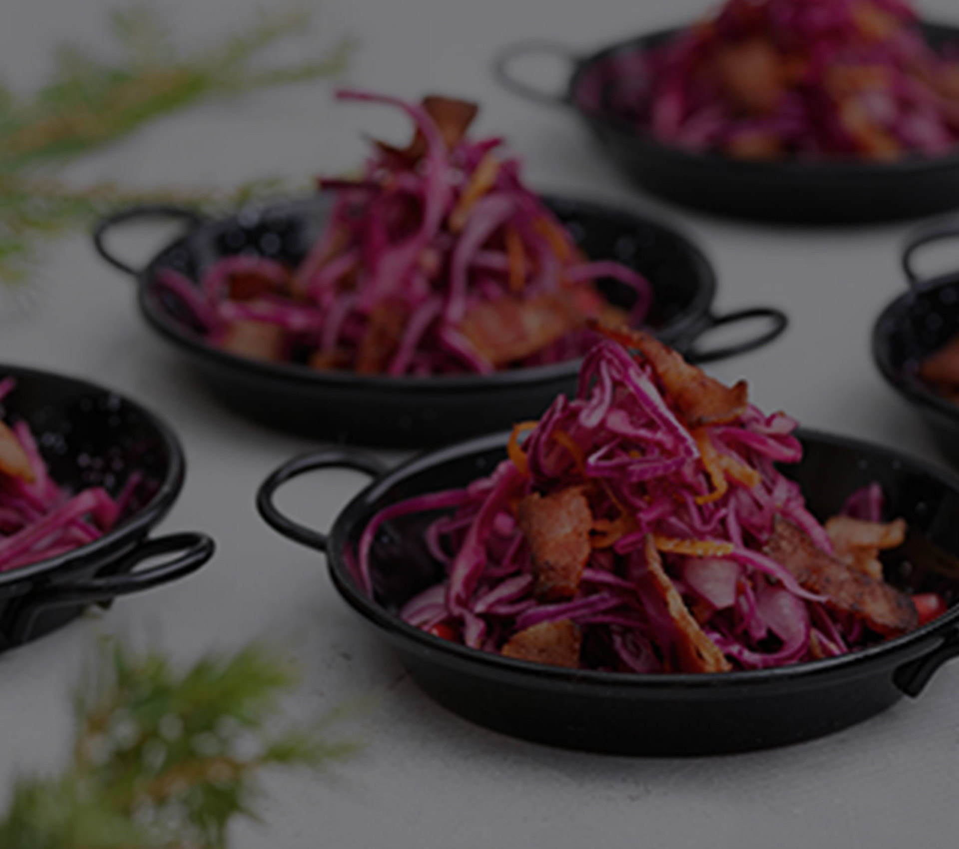 Picklad rödkål med knaperstekt bacon