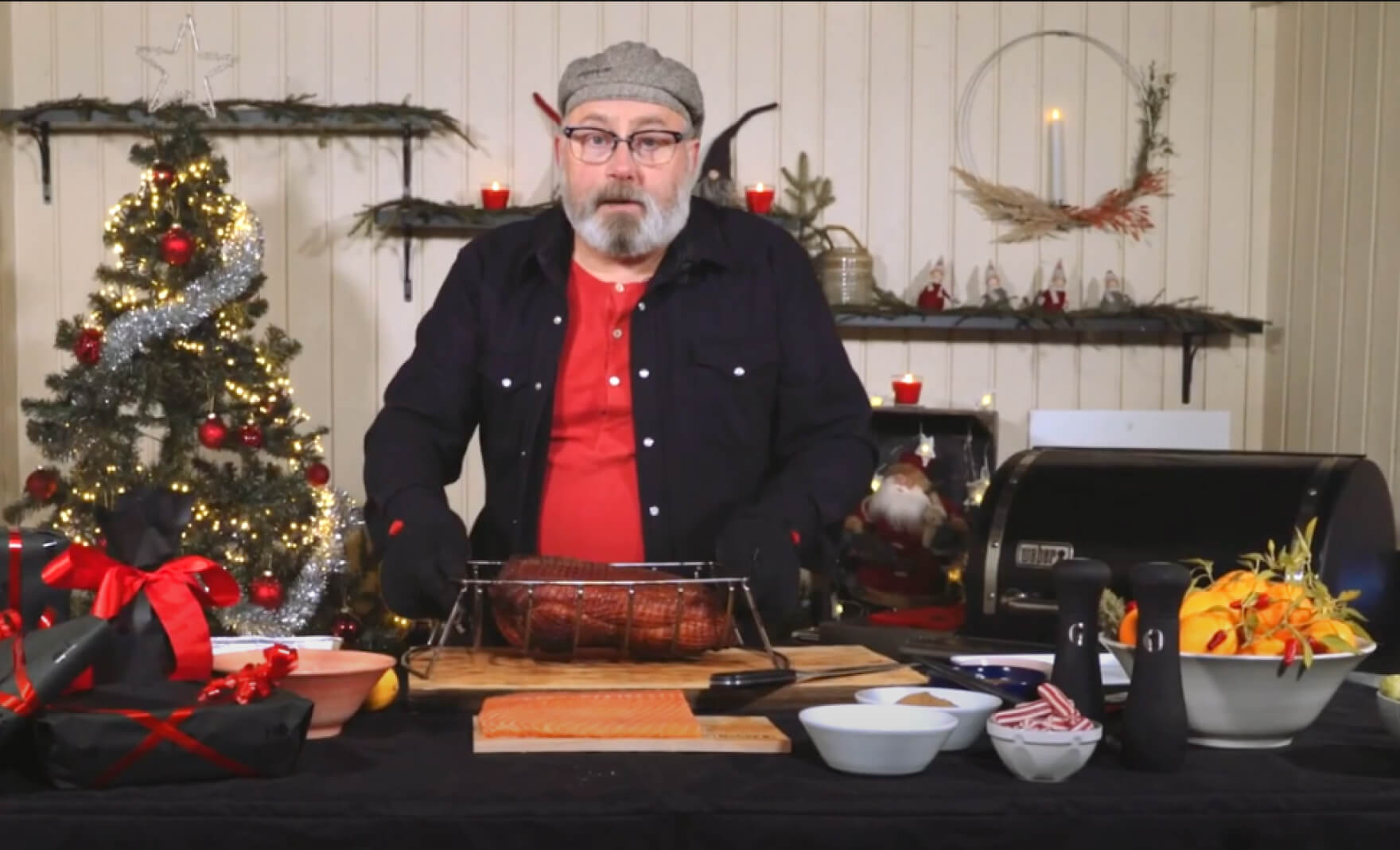 Julgrill med Weber - Julskinka, Varmrökt lax & Revbensspjäll