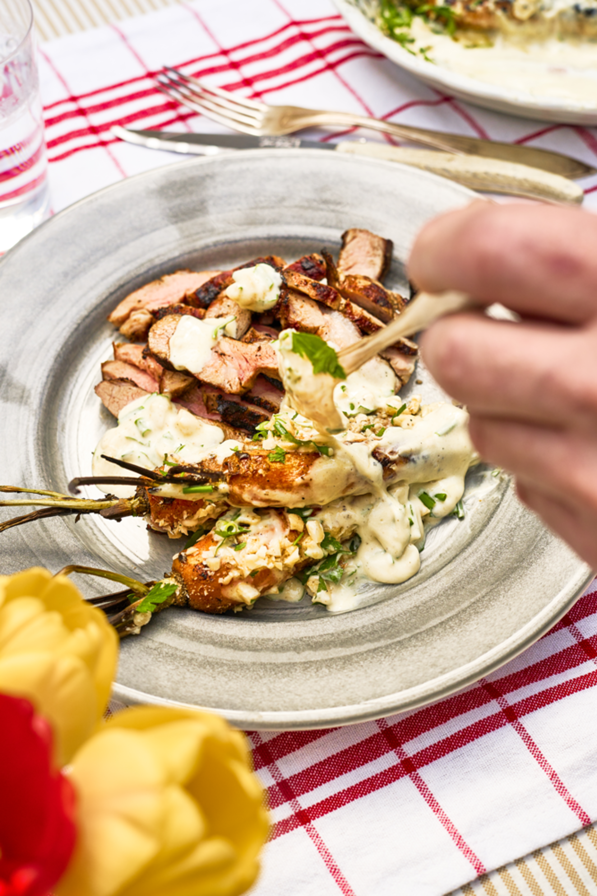 Grillad pluma med morötter